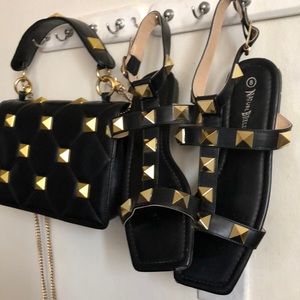 Flat nature breeze large rockstud black/gold sandals 8